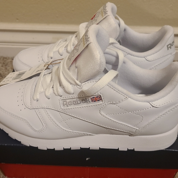 Reebok - Picture 3 of 6